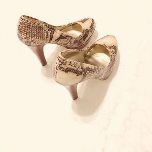 Snake skin high heel pumps